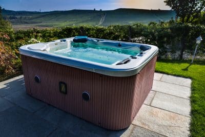 is a hot tub good for lower back pain